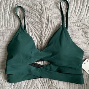 Lululemon V-Neck Crossover Underband Bra